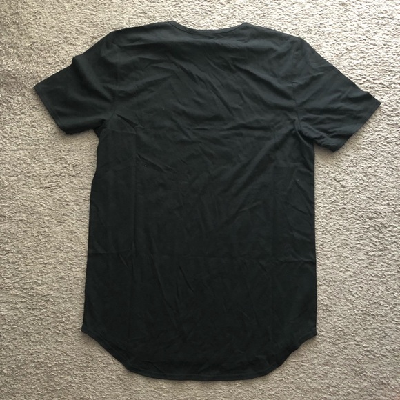 ⛔️SOLD⛔️ Men Black Curved Hem T-Shirt - Picture 2 of 4